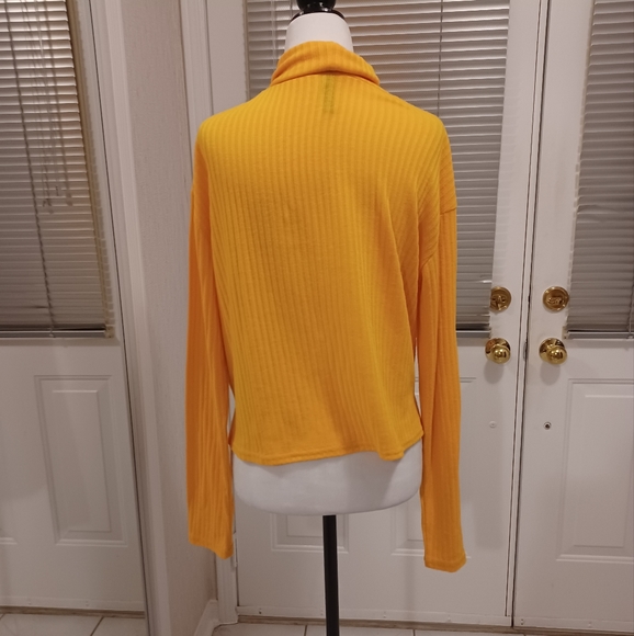 4/$40 Yellow Turtleneck - Size Medium - Picture 4 of 7
